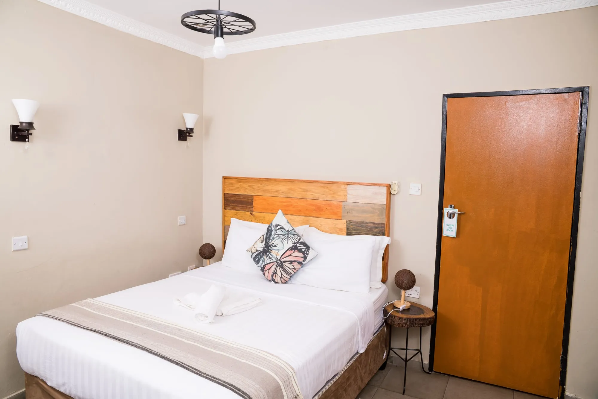 Lotsane Room — photo 1 of 15
