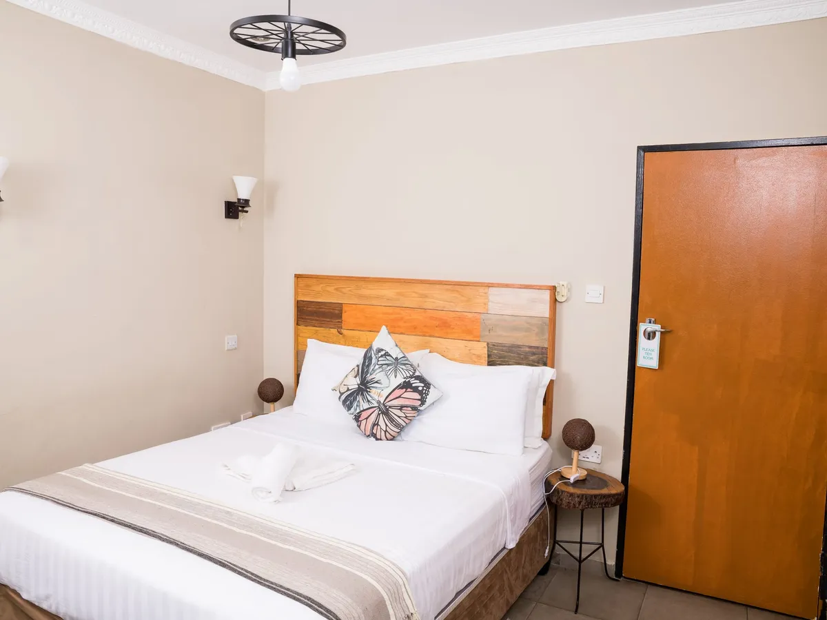 Lotsane Room — photo 1 of 15
