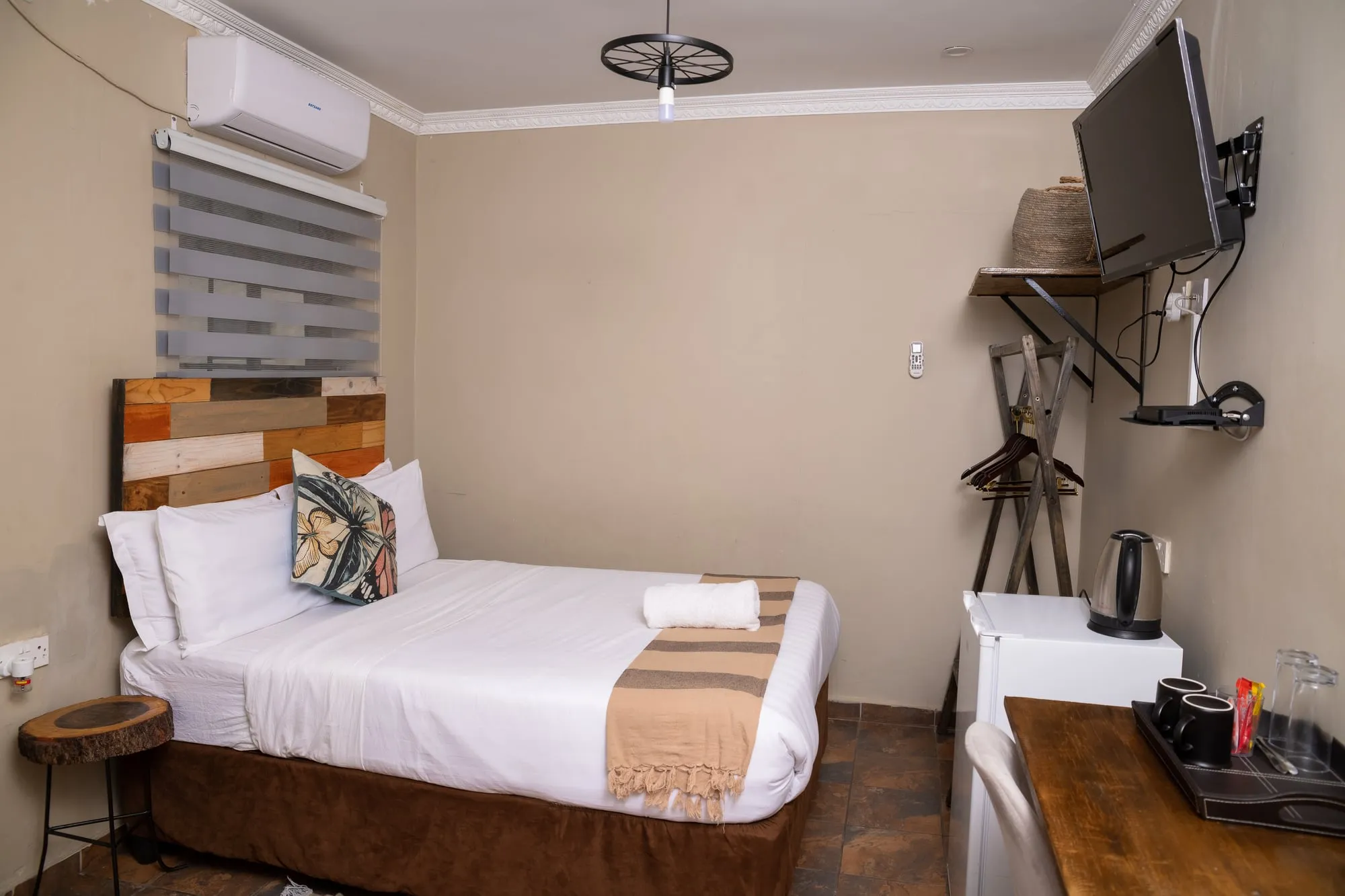 Notwane Room — photo 1 of 5