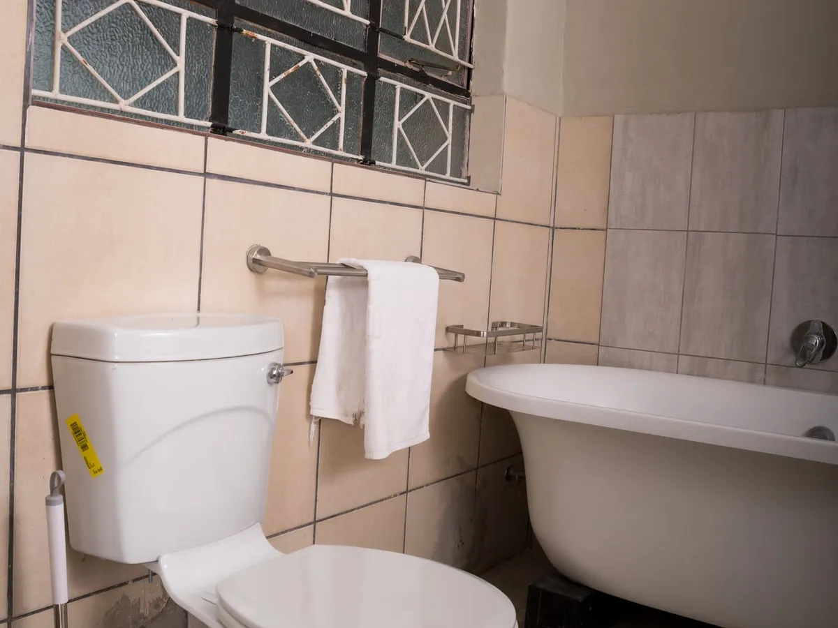 Lotsane Room — photo 10 of 15