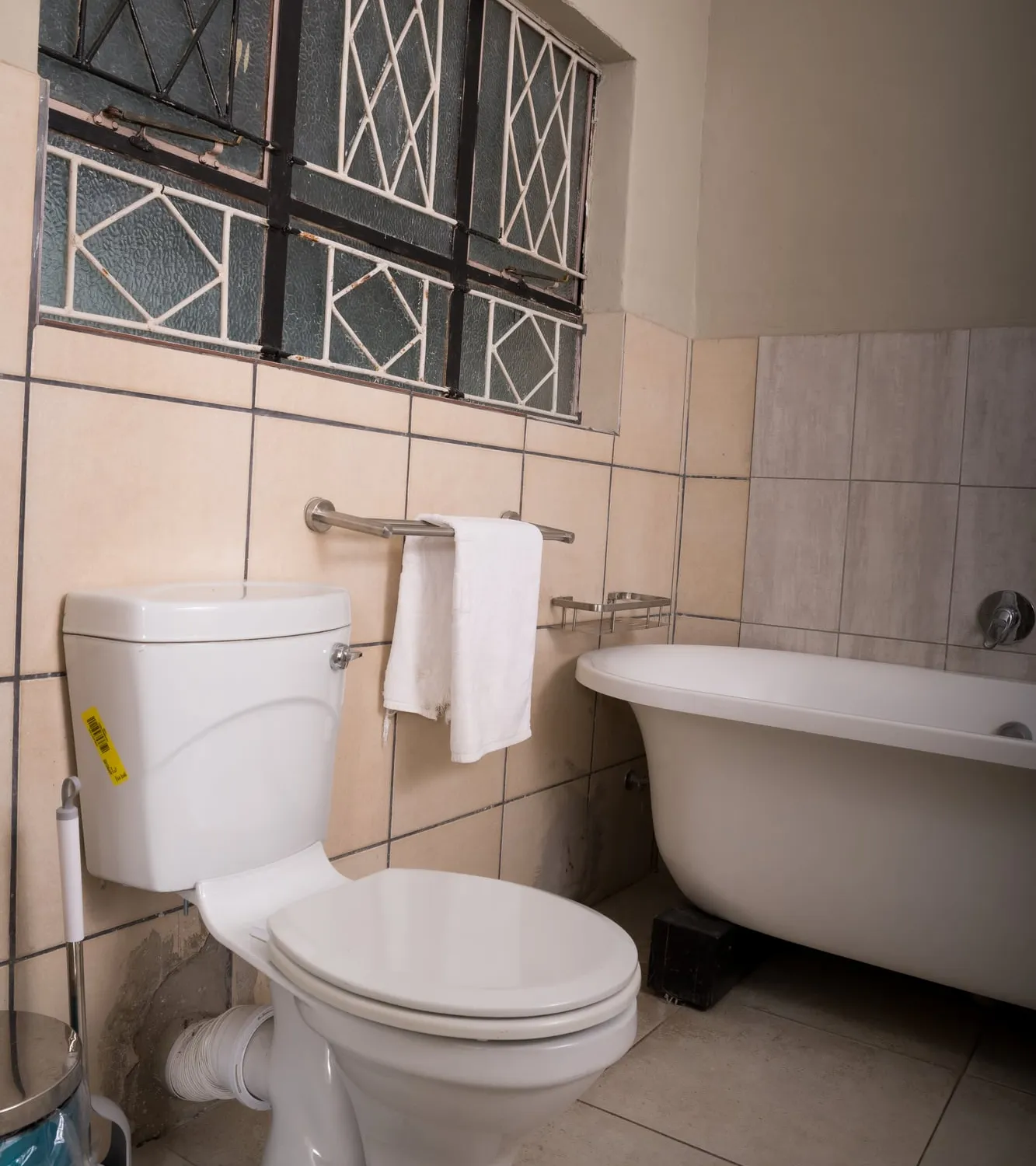 Lotsane Room — photo 10 of 15