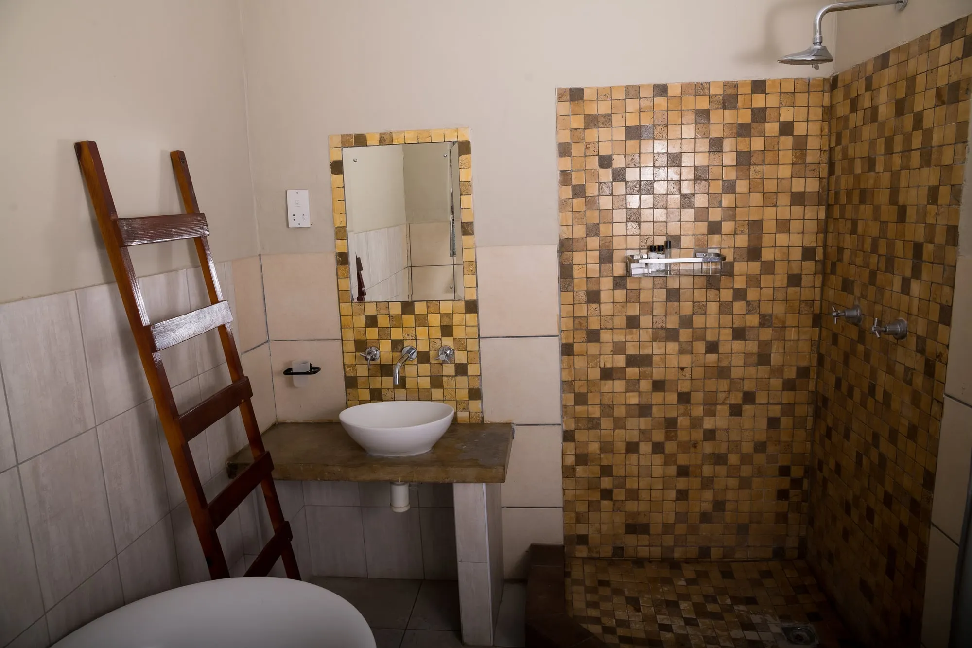 Lotsane Room — photo 11 of 15