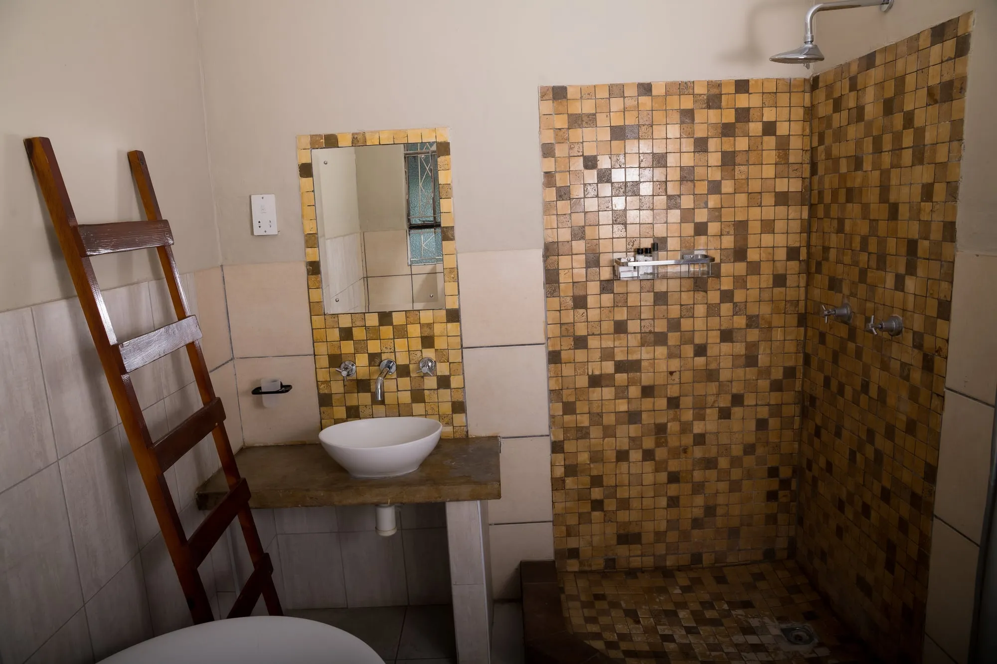 Lotsane Room — photo 12 of 15