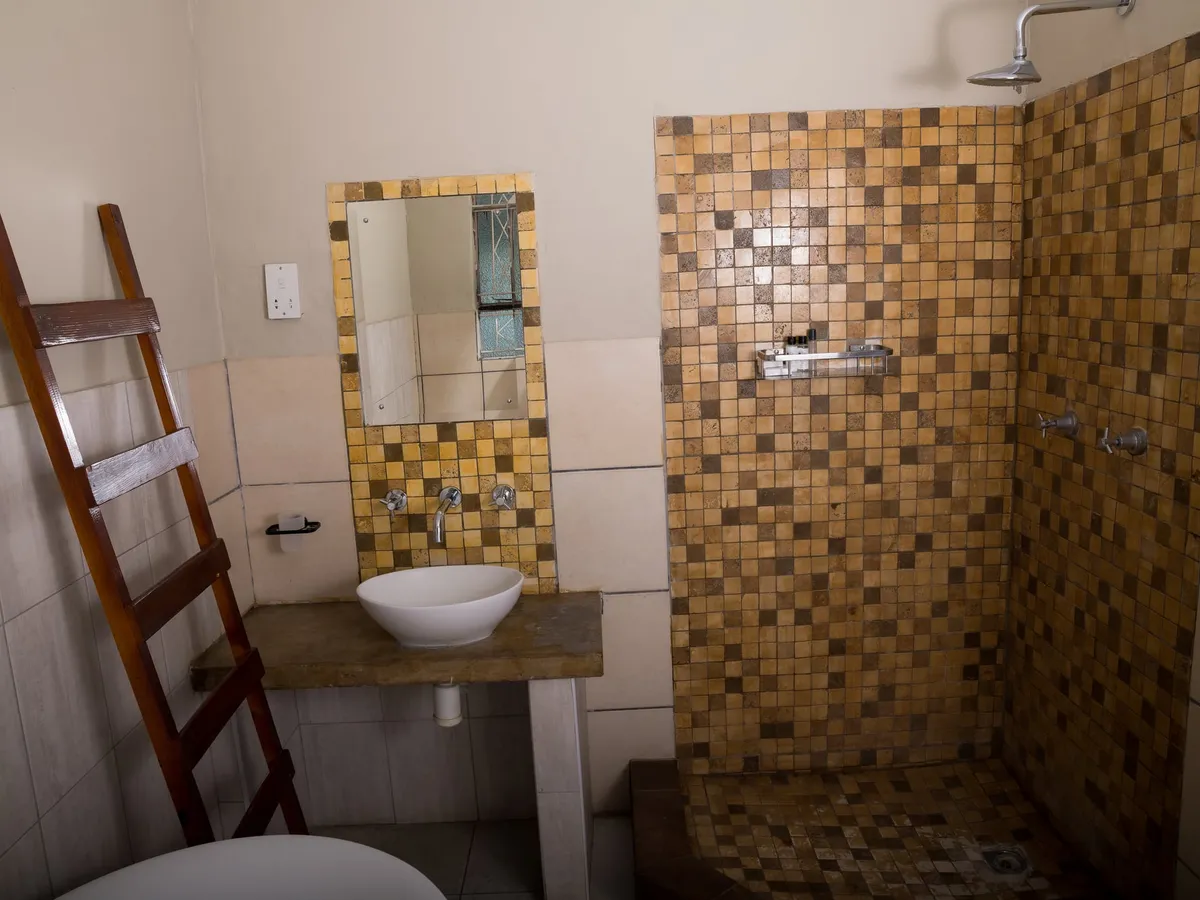 Lotsane Room — photo 12 of 15