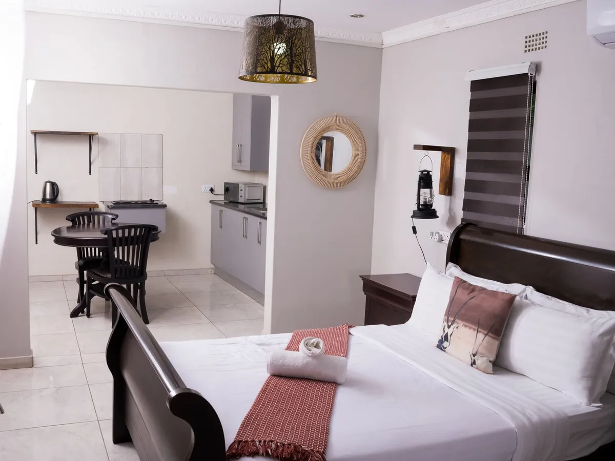 Okavango Room — photo 13 of 15