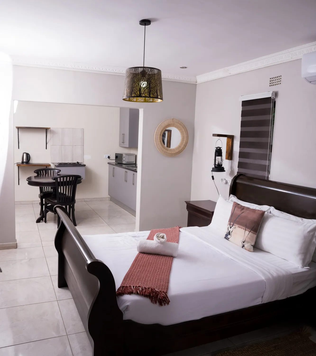 Okavango Room — photo 13 of 15
