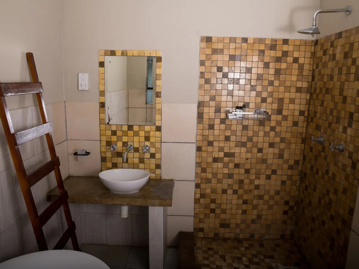 Lotsane Room — photo 13 of 15