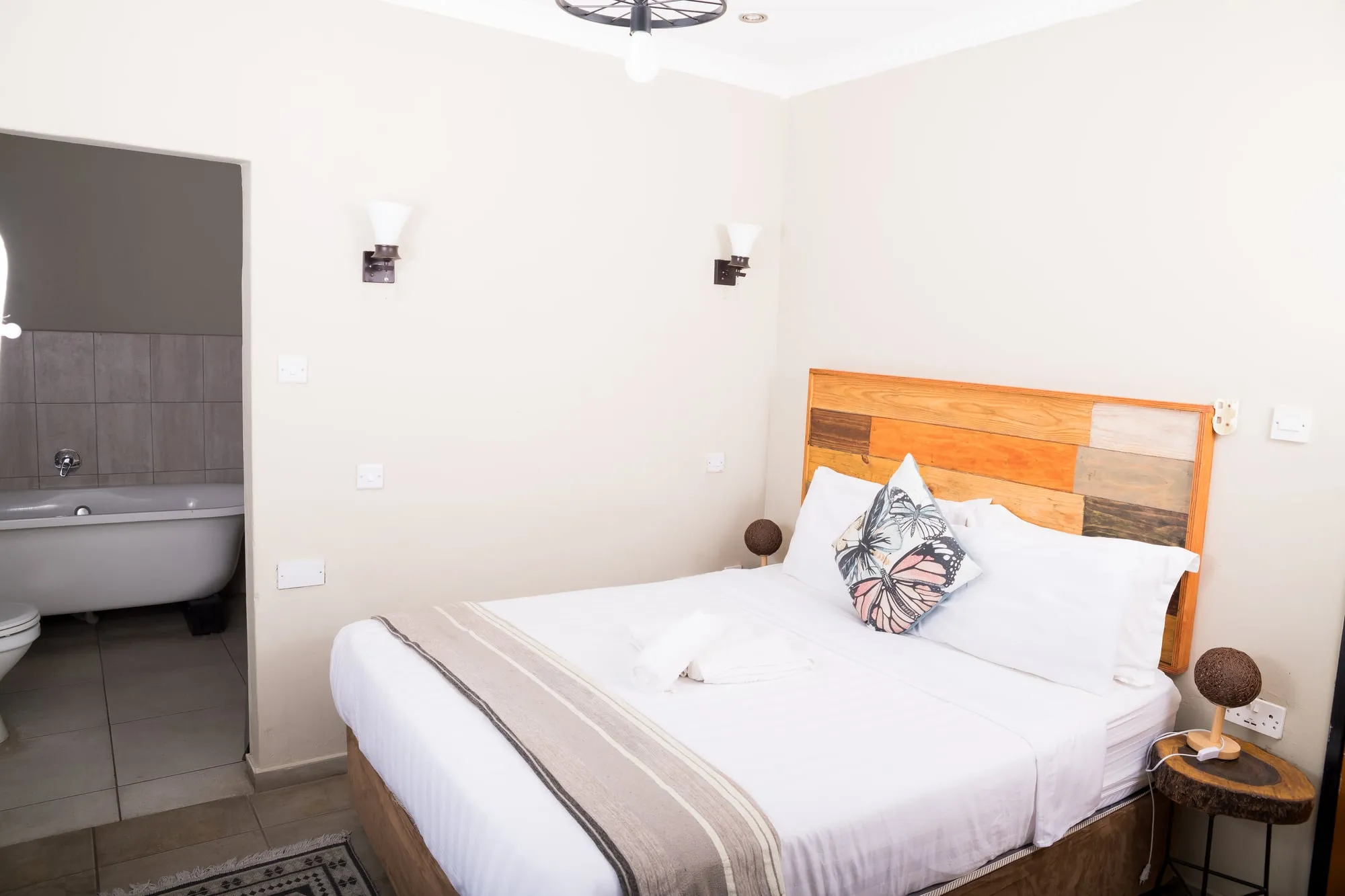 Lotsane Room — photo 15 of 15