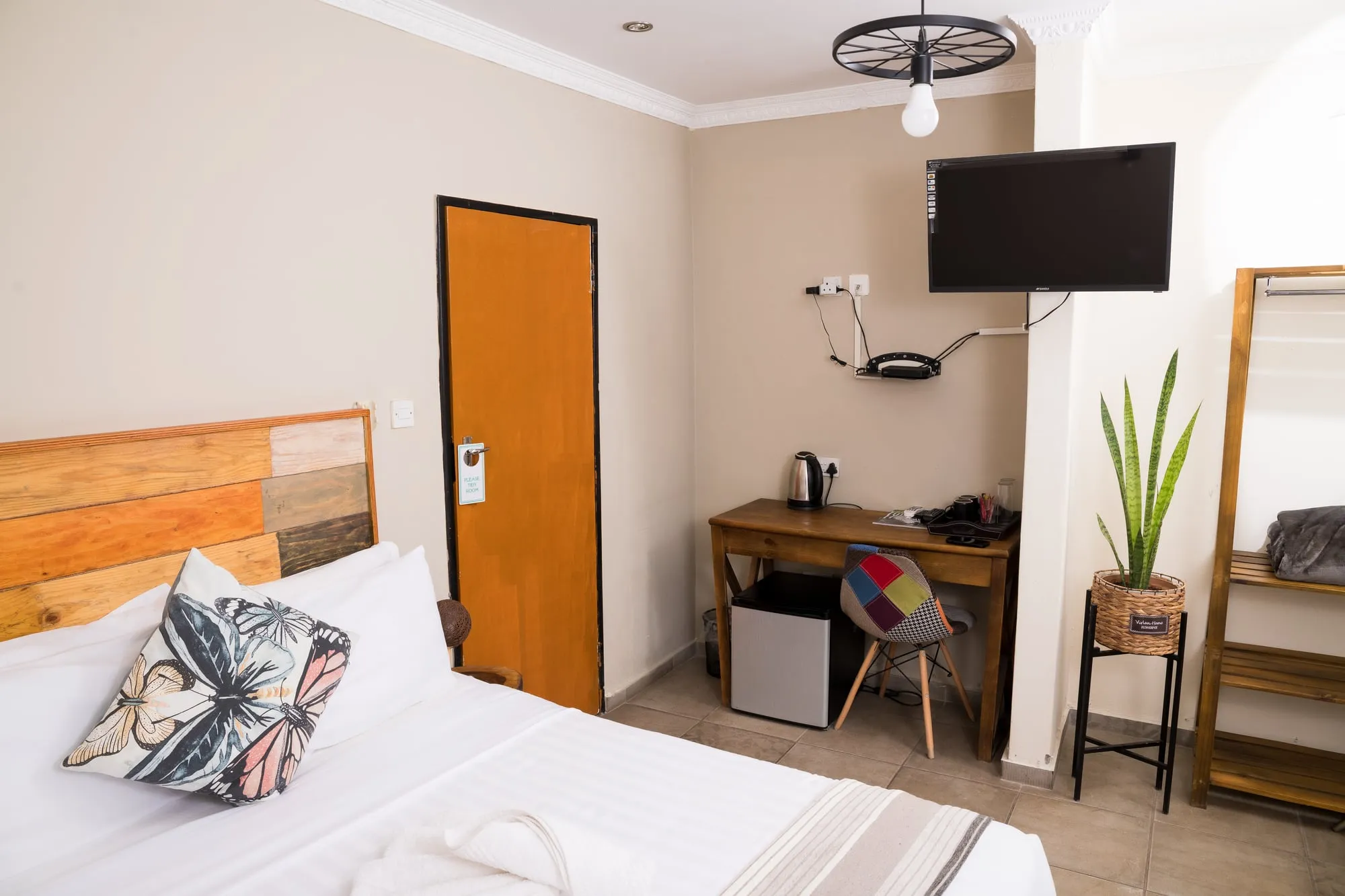 Lotsane Room — photo 3 of 15