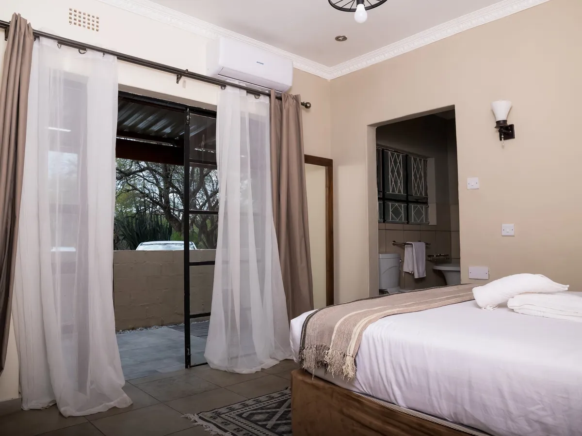 Lotsane Room — photo 6 of 15