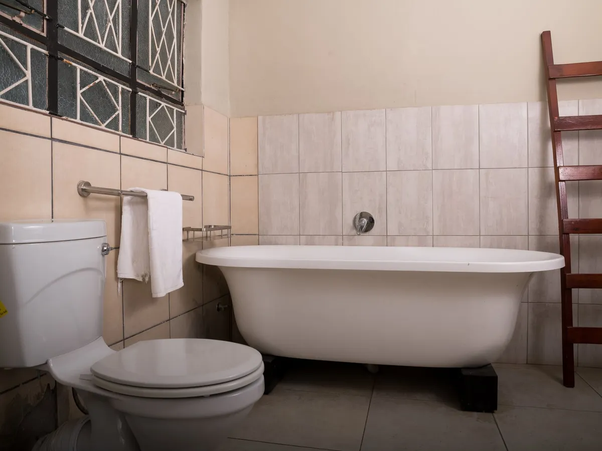 Lotsane Room — photo 9 of 15