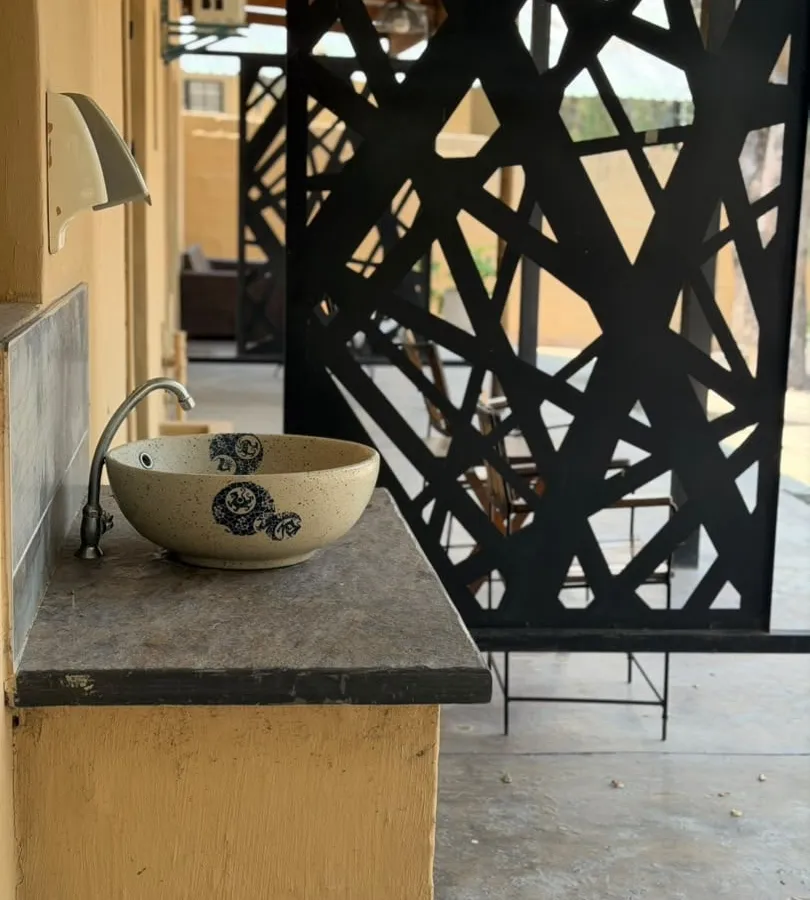 Outdoor wash-up basin